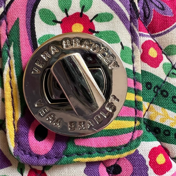 Vera Bradley turnlock wallet in the "Viva La Vera" pattern - Picture 2 of 6